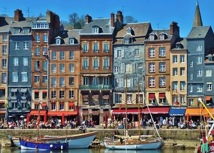 La Maison Des Arts 3*